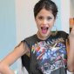 martina-stoessel-128815l-thumbnail_gallery