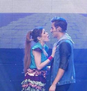 tumblr_mvpvqxqSTZ1s7p67mo8_250 - xo_Martina Stoessel_xo