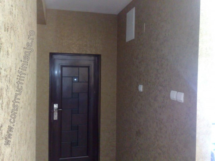 Tapet si gresie maro 4