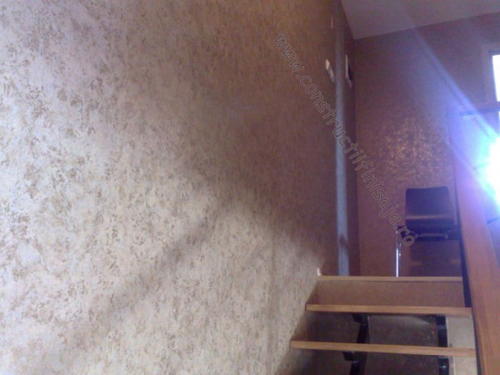 Tapet si gresie maro 6