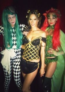 alessandra-ambrosio-no-centro-se-fantasia-para-festa-de-halloween-1351466996446_300x420 - SUPER COSTUME DE HALLOWEEN-ITI PLAC