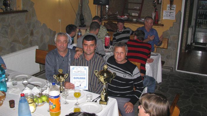 de la stanga la dreapta BELU GHE,BELU MARIUS SI DASCALU GHEORGHE.