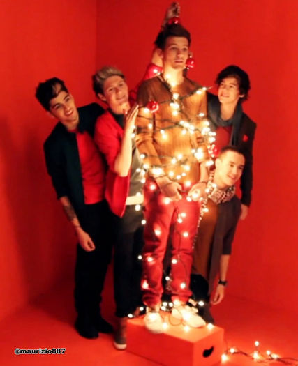 One-Direction-PARADE-photoshoot-for-Christmas-2012-one-direction-32813313-1303-1600 - 1D Christmas