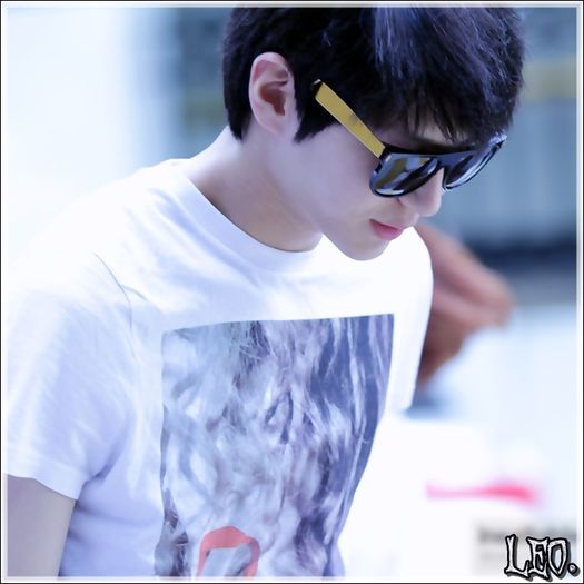 +| Nu..nu i`a spus. :) |lasa alte cadouri pe masa| Multumesc pt ajutor. ^^