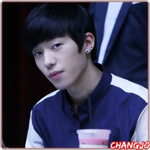 *- [se intoarce cu o sticla;se pune pe jos] Hai..noona,jos. ;;). - ix __ Episodul 038 __ xi