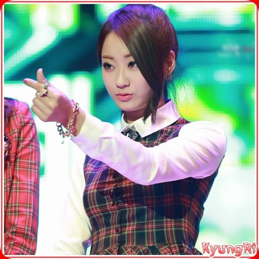 (яι) .. Cat de dragut. :3 :)).