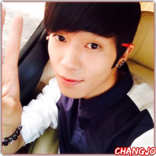 *- [se pune jos,langa canapea;invarte;cade la MW] Te provoc sa faci o declaratie de iubire. :D.