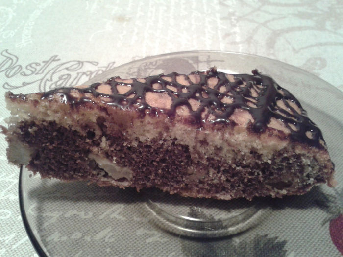 Tarta cu pere si glazura ciocolata