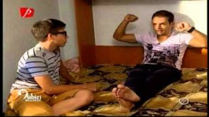 2 nebuni 2 nebuni :))