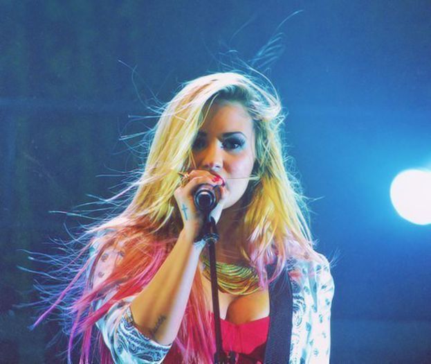 demi-lovato-1384548552 - R Dem D Lovato H