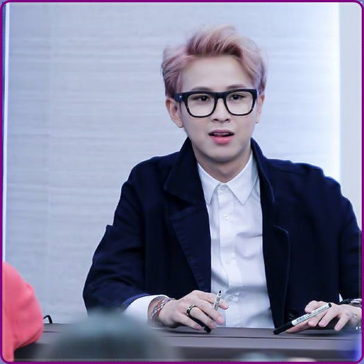 .&. Eu sunt Minwoo, incantat :)) ..Ma bucur ca ne intelegem Nana :P..:))