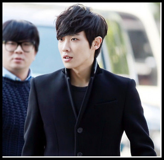 * Intra * Pe bune Hara ? Ii spusasi lu JK ? :|
