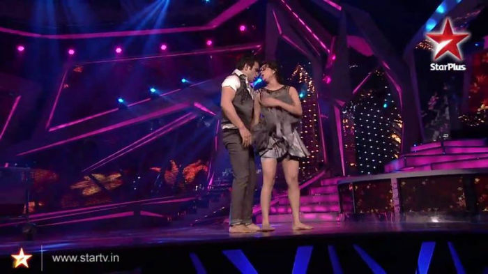 1456569_553473581393612_344220767_n - 2-Asha si Rithvik dance accident