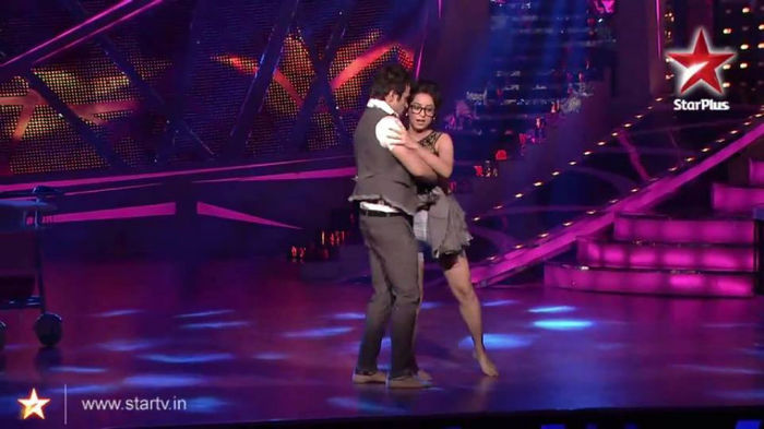 1459184_553473284726975_257476315_n - 2-Asha si Rithvik dance accident