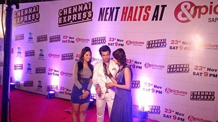 1453330_597279776999530_1228973436_n - 2-Asha si Rithvik la chennai express