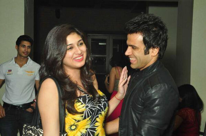 1002596_596577707069737_1389218242_n - Rithvik poze noii