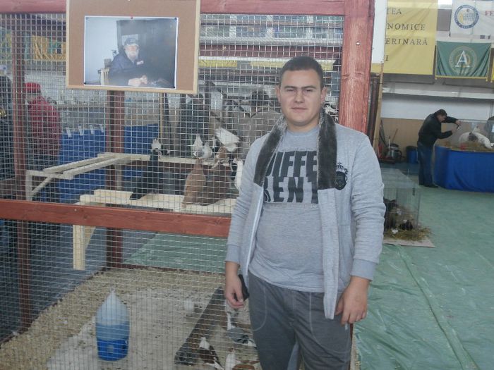 Eu langa cativa din porumbeii raposatului Milica - S- ExpoFauna Bucuresti 2013