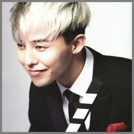 ^^ Ce faceti? :3 |se pune langa Chul| :-w ;;).