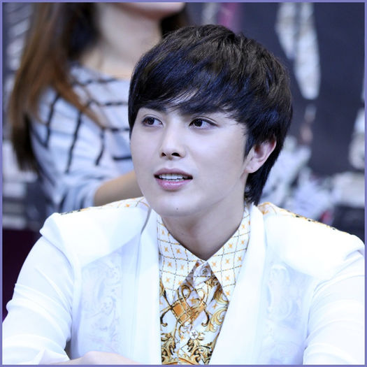 {-} Aaa...buna..:-??