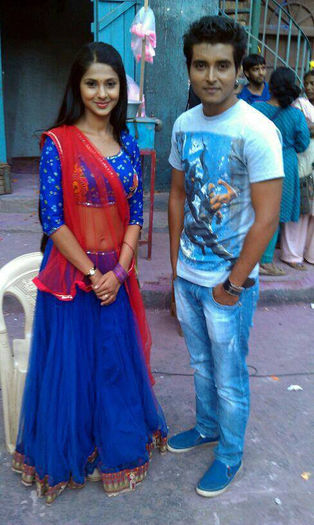 998582_214176738754478_2141163564_n