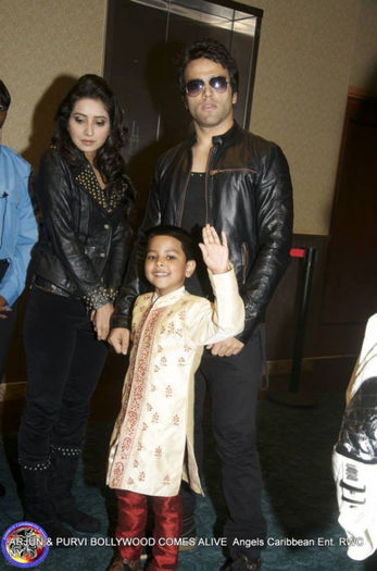 1231541_569962719731236_68127990_n