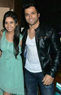 1375014_598073953587059_370930236_n - Asha Negi si Rithvik Dhanjani poze COOL