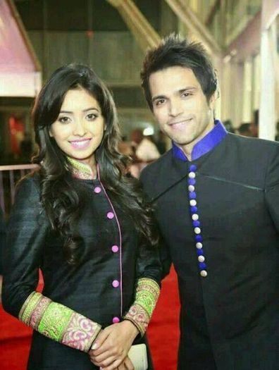 1379856_598075610253560_1158888502_n