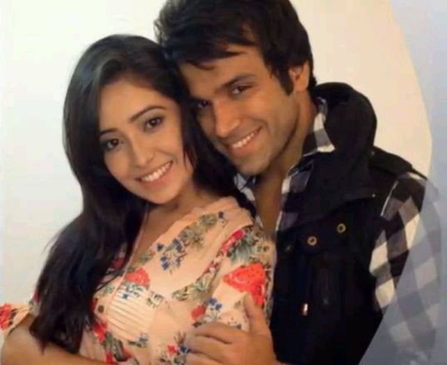 1383158_600635369997584_1742763112_n - Asha Negi si Rithvik Dhanjani poze COOL