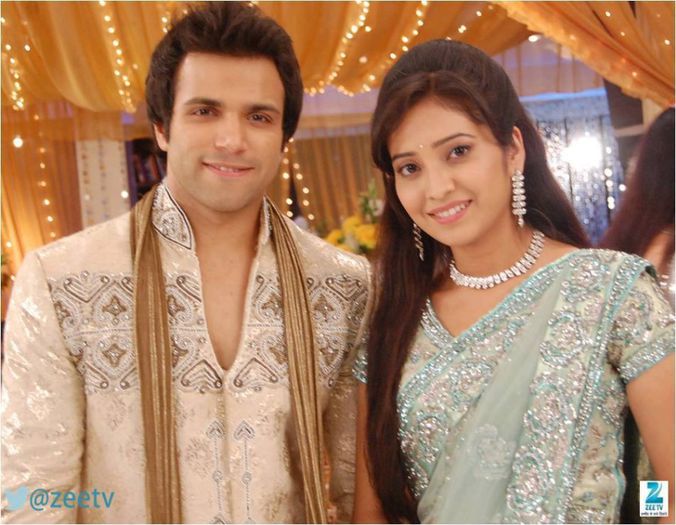 1239549_198961523612515_31294737_n - Asha Negi si Rithvik Dhanjani poze COOL