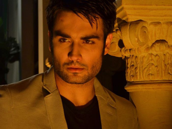 1239624_634212753296169_1342573513_n - Vivian Dsena