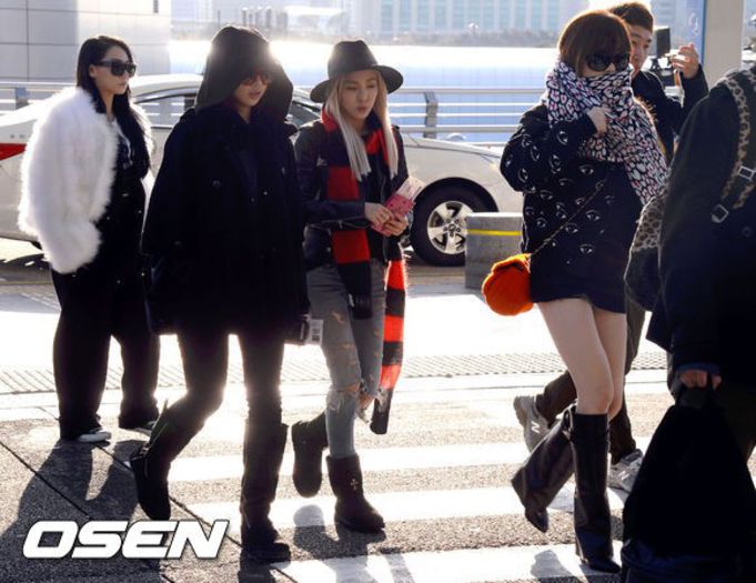 131120 2NE1 at Incheon Airport Going to Hongkong for MAMA 2013 - CL un nou stil  in fiecare zi