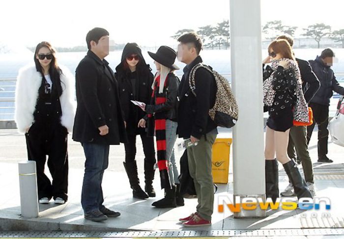 131120 2NE1 at Incheon Airport Going to Hongkong for MAMA 2013 1 - CL un nou stil  in fiecare zi