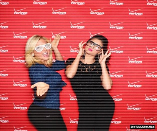 normal_7001 - xX_Verizon Store Opening - Meet and Greet