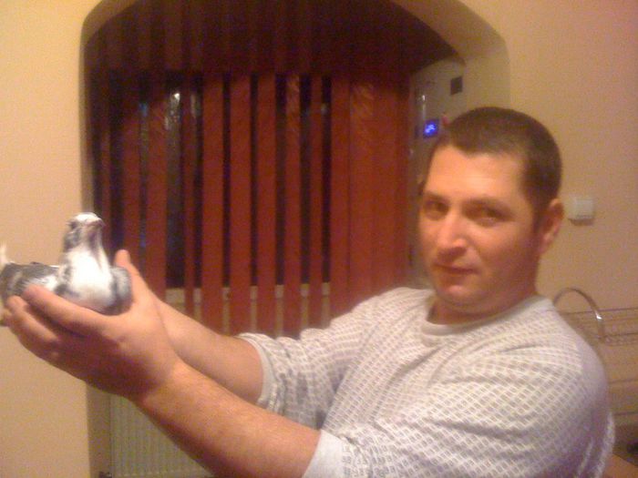 IMG_0342; este bucuros ca si-a revenit din boala
