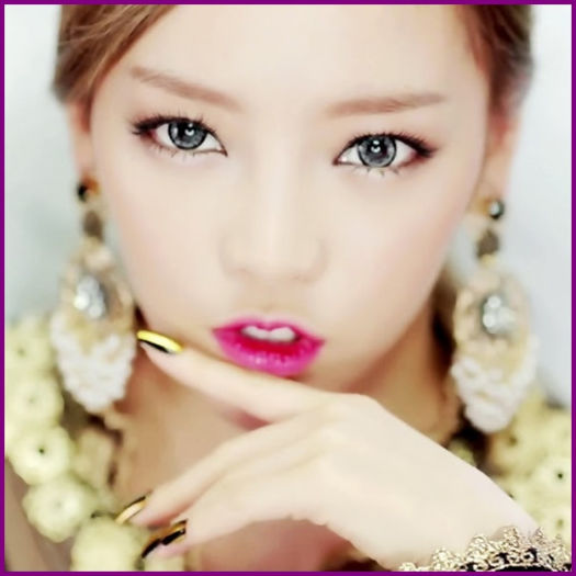 .x Nu stii`am ca mai conteaza .. .x Changjoo stai si tu jos :3 .x