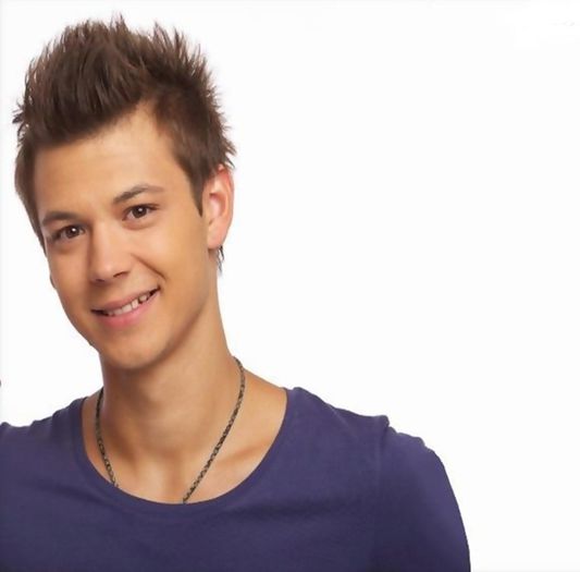 ;; aaaa ... Ioana era sa moara din cauza ca s-a taiat prea adanc ;d #sara