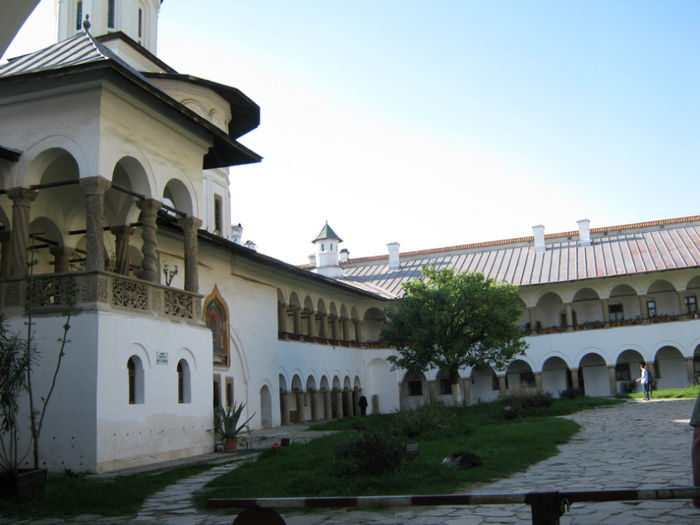 manastirea HUREZI - Cheile Nerei-Cheile Cernei si muntii Parang