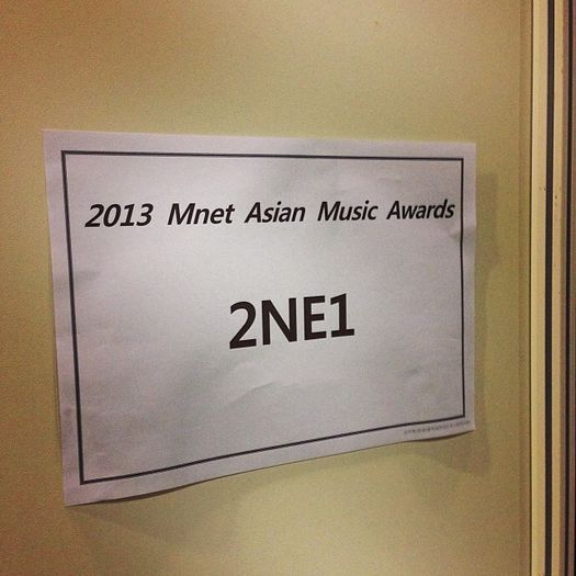 77 - 2NE1 10