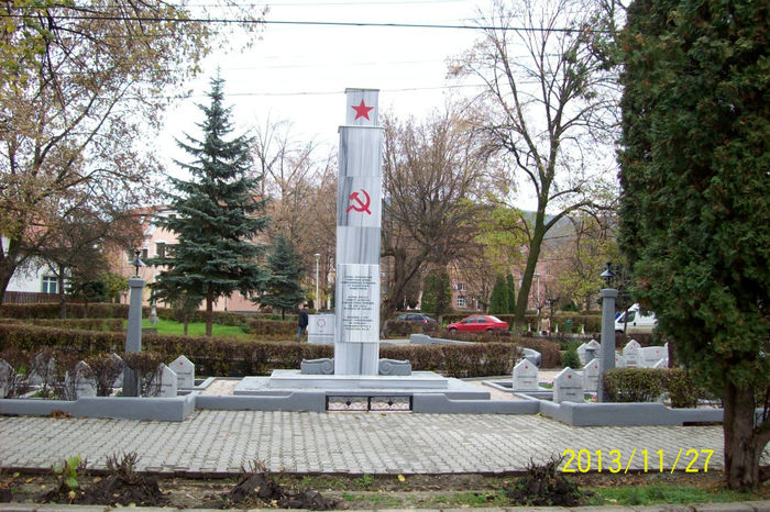 100_3604 - restaurarea monumentelor din cimitirul eroilor sovietici