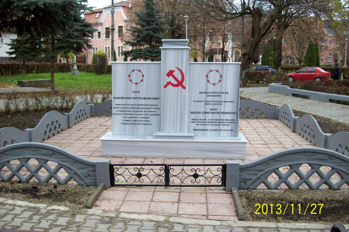 100_3608 - restaurarea monumentelor din cimitirul eroilor sovietici