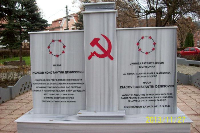 100_3611 - restaurarea monumentelor din cimitirul eroilor sovietici