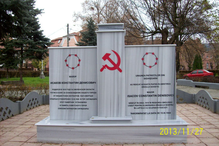 100_3612 - restaurarea monumentelor din cimitirul eroilor sovietici