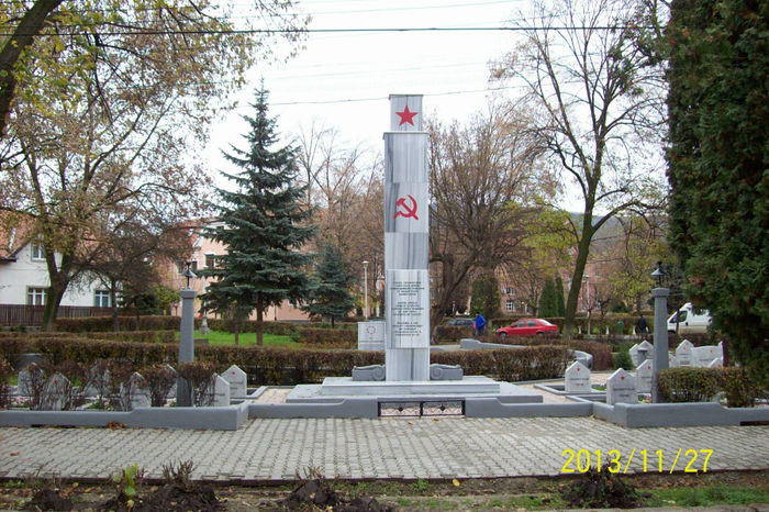 100_3605 - restaurarea monumentelor din cimitirul eroilor sovietici