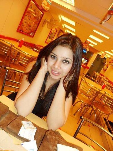 733880_615110348551281_658334948_n