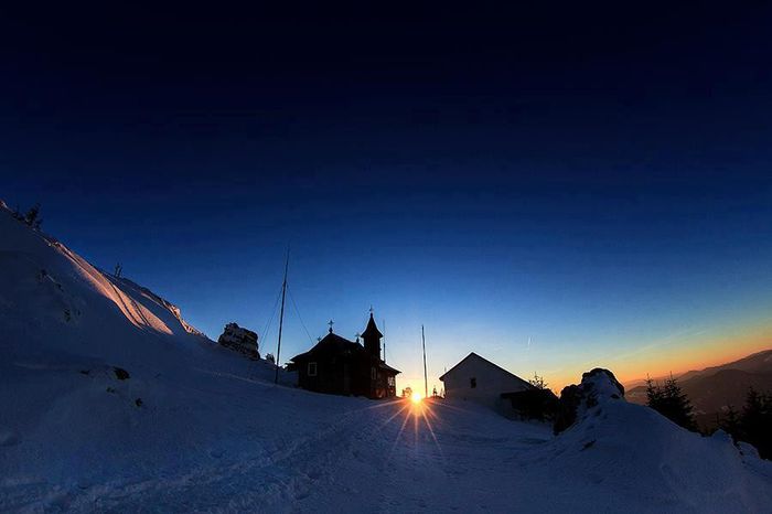 MANASTIREA DE PE CEAHLAU