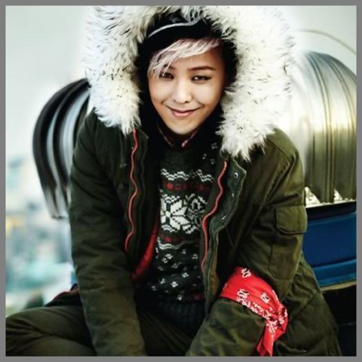 ^^ |se aseaza langa Joon| Joc si euu. :D :)).