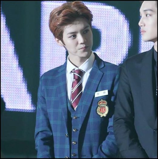 LH|. [se intoarce] Bye Hara, Joon. :) [ii da sucul lui Hwe] Poftim. :) Junii dormi? :3 :))