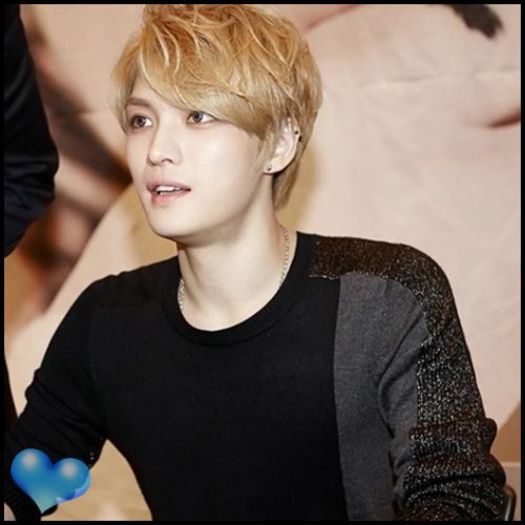 `J` ..Buna Hara. :) ..Da Luhan.. in ultimul timp esti cam aerian.. :-? ..:))