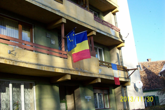 ADEVARATI ROMANI FELICITARI