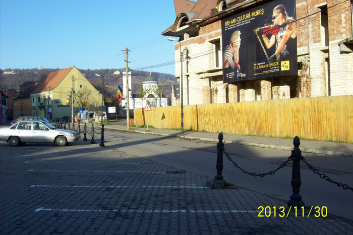 STALPI DE FONTA DIN CENTRUL  SIGHISOAREI   RUPTI SI DUSI LA FIER VECHI